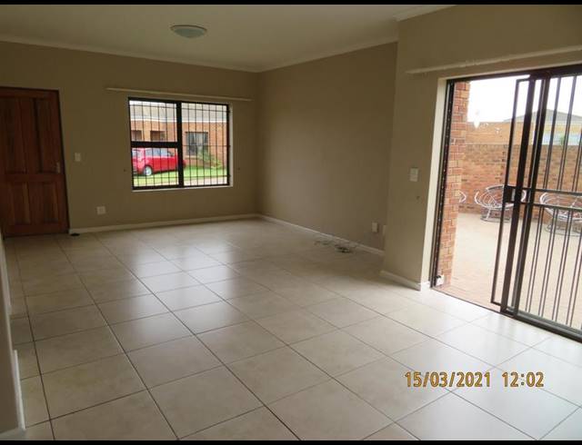 2 BEDROOM TOWNHOUSE FOR SALE IN HUNTERS CREEK